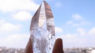 送料無料 コロンビアレムリアンシード ポイント 69g 虹入り