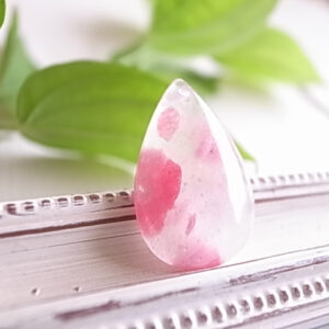 桜色の刻　ロードナイトインクォーツ　穴開き　ブラジル産　ルース　　天然石　