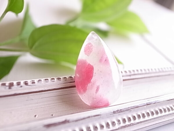 桜色の刻　ロードナイトインクォーツ　穴開き　ブラジル産　ルース　　天然石　