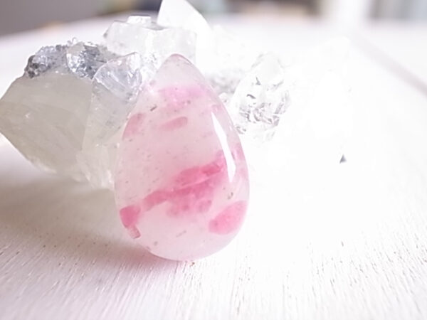 桜葉の風　ロードナイトインクォーツ　ブラジル産　ルース　　天然石　 - 画像 (2)