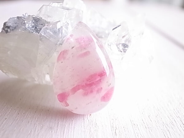 桜葉の風　ロードナイトインクォーツ　ブラジル産　ルース　　天然石　
