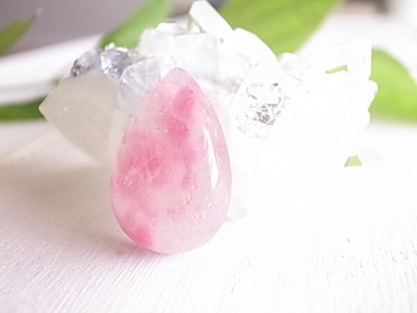 桜の舞　ロードナイトインクォーツ　ブラジル産　ルース　　天然石　 - 画像 (2)