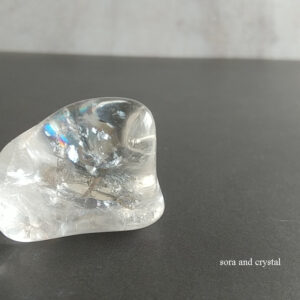 レインボークリスタル　アイリスクォーツ　ブラジル産　23ｇ タンブル