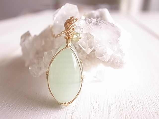 若葉の煌 グリーンカルサイト ペンダントトップ ワイヤーペンダント