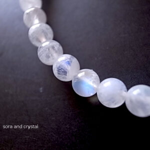 ホワイトラブラドライト　レインボームーンストーン　６ｍｍ玉ブレスレットインド産