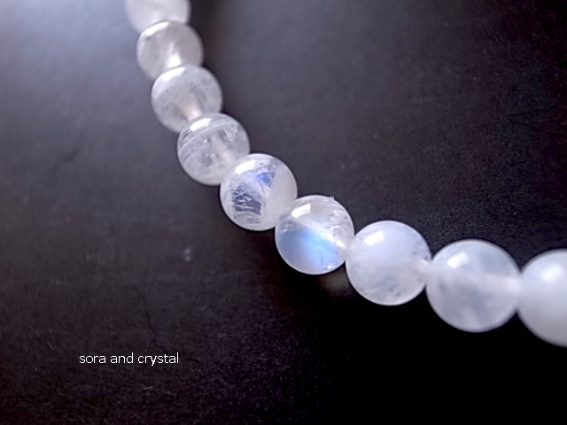 ホワイトラブラドライト レインボームーンストーン 6mm玉ブレスレットインド産