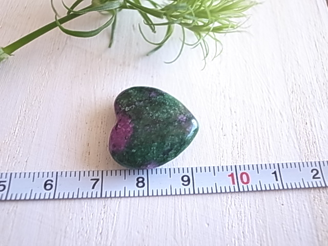 ハート ルビーインゾイサイト タンザニア産 ルース 天然石 - 画像 (7)