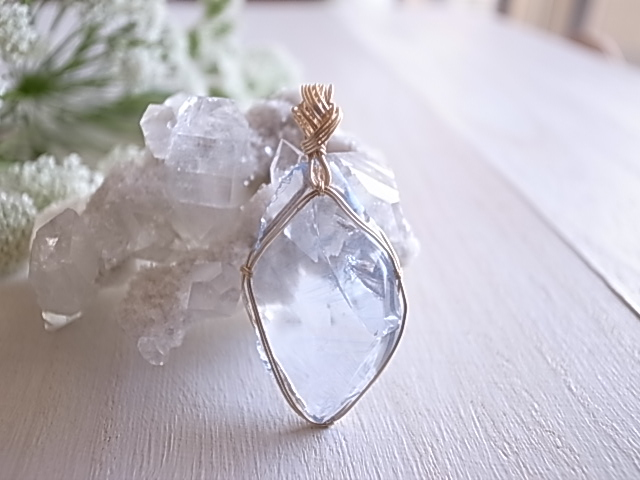 アンダラクリスタル レディーネリー ペンダントトップ 14kgf シェラネバダ産