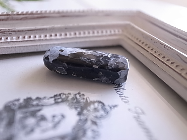 ホワイトラブラドライト レインボームーンストーン(黒雲母入り) インド産 - 画像 (6)