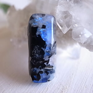 ホワイトラブラドライト　レインボームーンストーン（黒雲母入り）　インド産