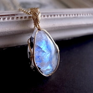 ホワイトラブラドライト　レインボームーンストーン　ペンダントトップ　インド産