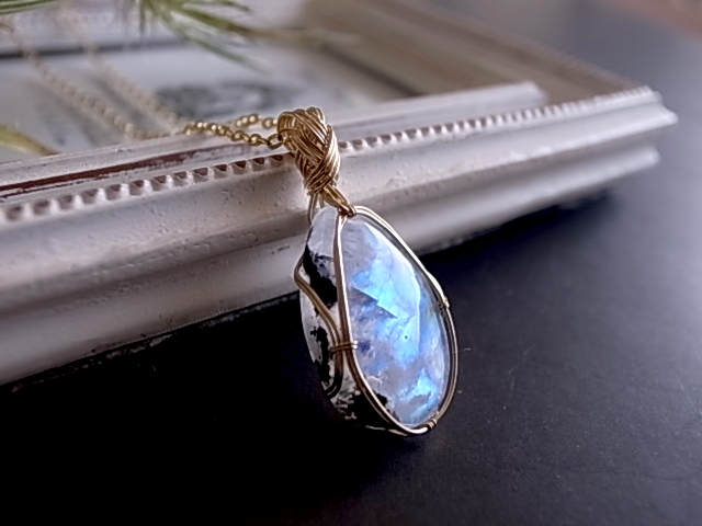 ホワイトラブラドライト レインボームーンストーン ペンダントトップ インド産 - 画像 (2)