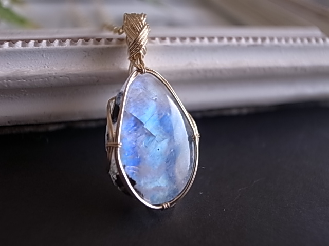 ホワイトラブラドライト レインボームーンストーン ペンダントトップ インド産 - 画像 (5)