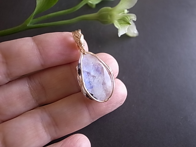 ホワイトラブラドライト レインボームーンストーン ペンダントトップ インド産 - 画像 (7)