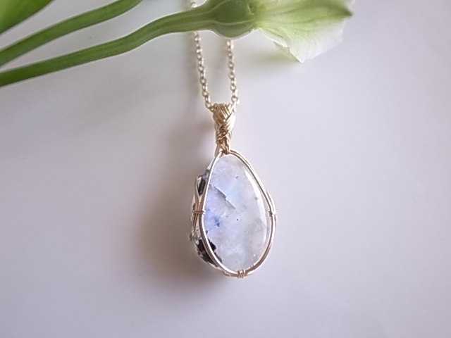 ホワイトラブラドライト レインボームーンストーン ペンダントトップ インド産 - 画像 (3)
