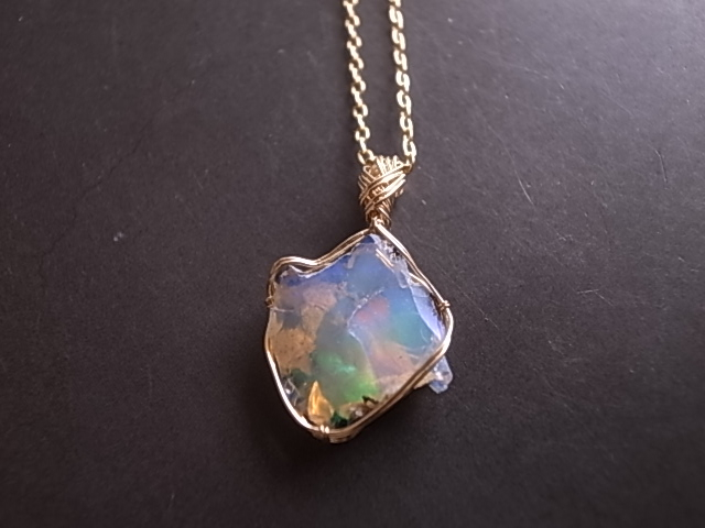 エチオピア産 オパール ペンダントトップ ワイヤージュエリー - 画像 (3)