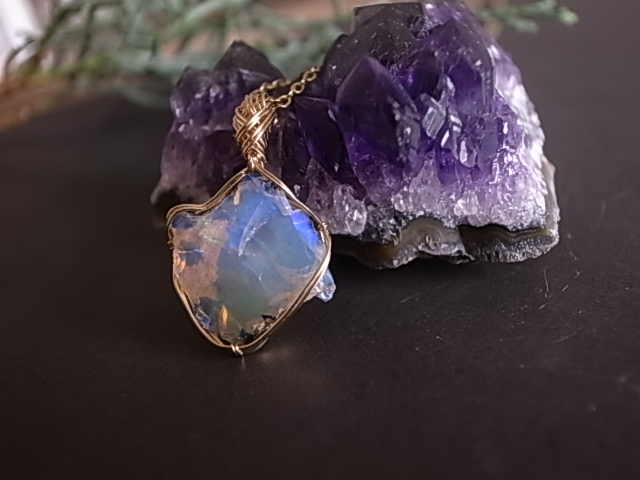 エチオピア産 オパール ペンダントトップ ワイヤージュエリー - 画像 (2)