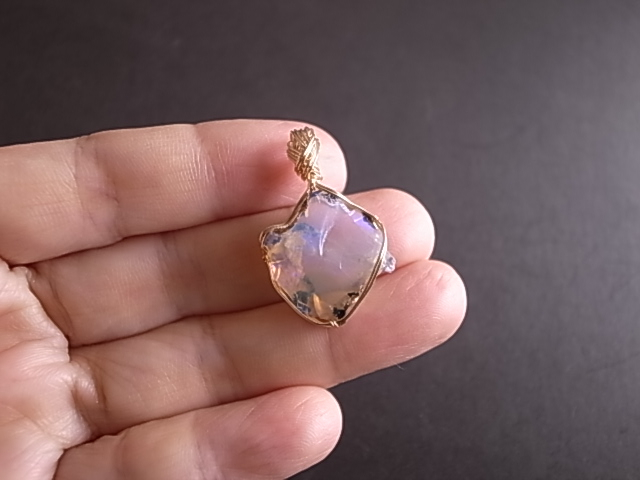 エチオピア産 オパール ペンダントトップ ワイヤージュエリー - 画像 (6)