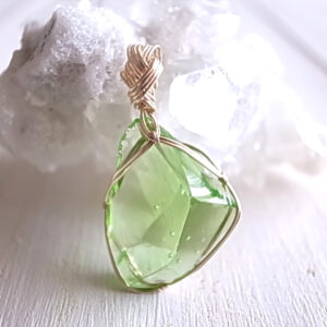 アンダラクリスタル　マーリングリーン　ペンダントトップ　14kgf　シェラネバダ産