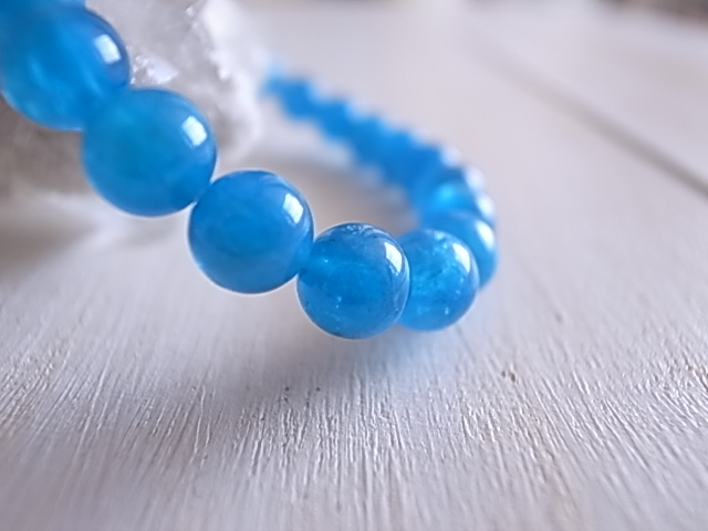 ブルーアパタイト 7.8mm玉ブレスレット マダガスカル産 - 画像 (4)