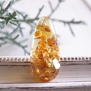 アンバー　ロシア産　琥珀　穴開き　ルース　天然石