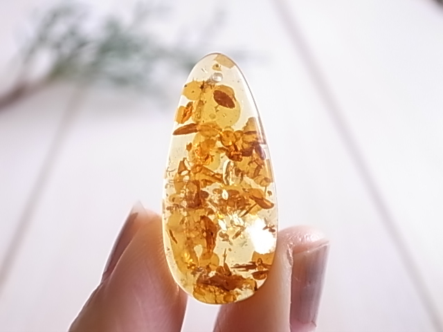 アンバー ロシア産 琥珀 穴開き ルース 天然石 - 画像 (3)