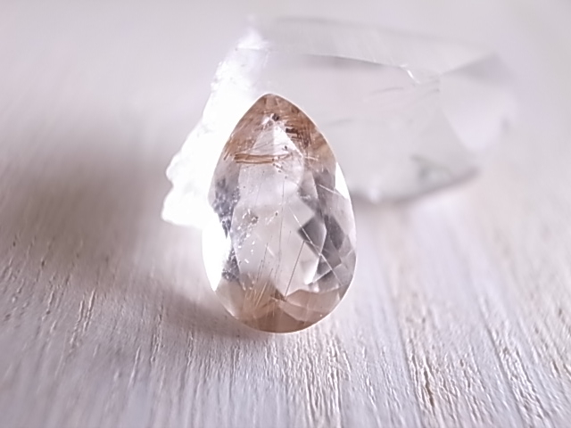 ルチルクォーツ カット入り ブラジル産 ルース 天然石 - 画像 (3)