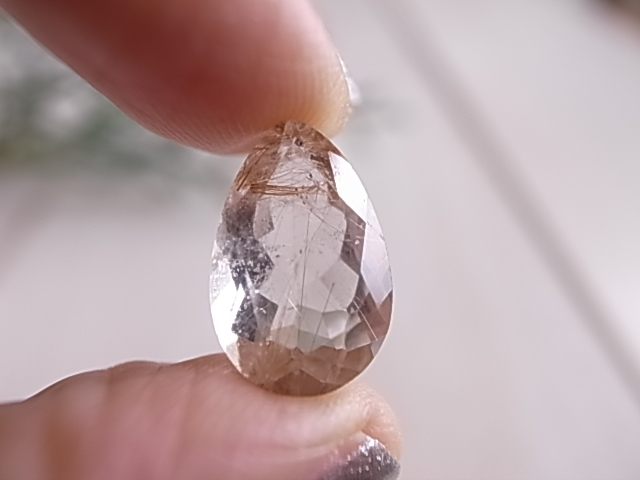 ルチルクォーツ カット入り ブラジル産 ルース 天然石 - 画像 (5)