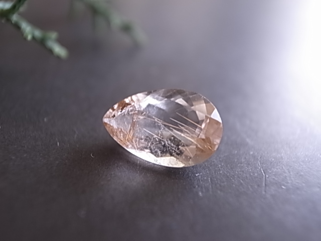 ルチルクォーツ カット入り ブラジル産 ルース 天然石 - 画像 (4)