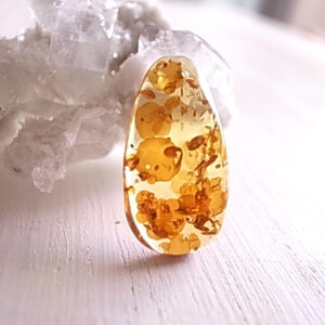 アンバー　ロシア産　琥珀　穴開き　ルース　天然石