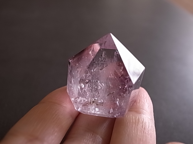 アメジストエレスチャル5 虹入り 六角柱 23g ブラジル産 ポイント - 画像 (8)